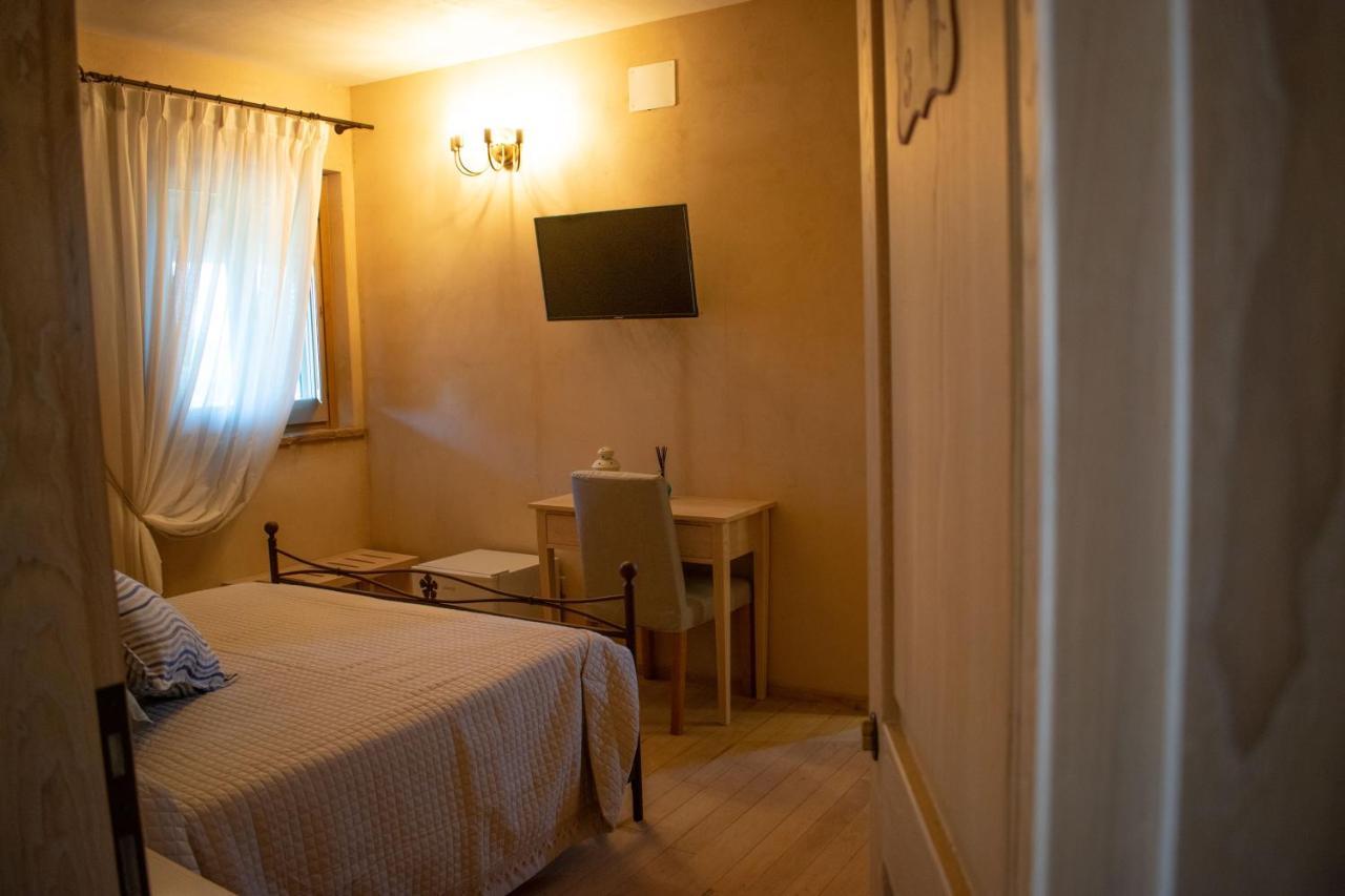 Camera Iris - B&B Antico Casale Monte San Biagio Εξωτερικό φωτογραφία
