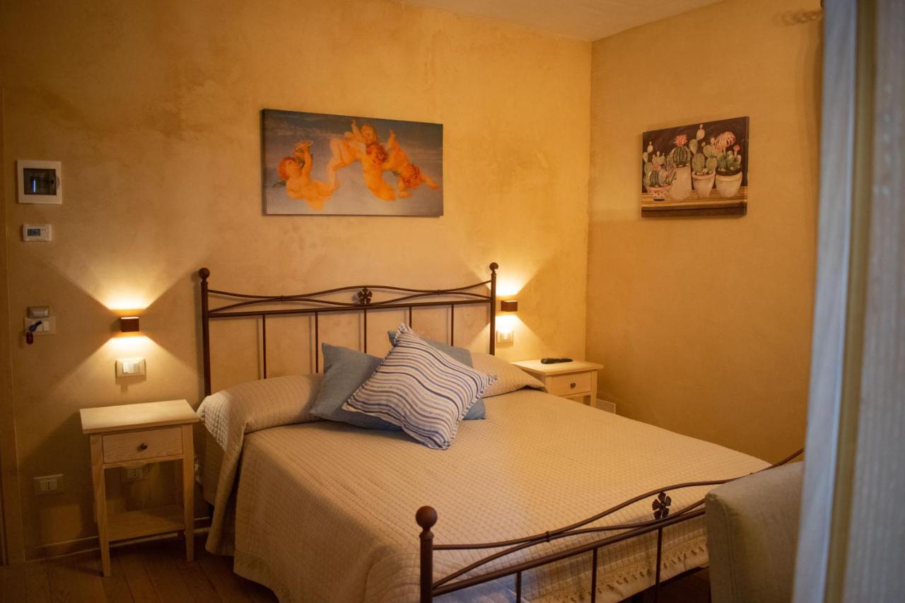 Camera Iris - B&B Antico Casale Monte San Biagio Εξωτερικό φωτογραφία